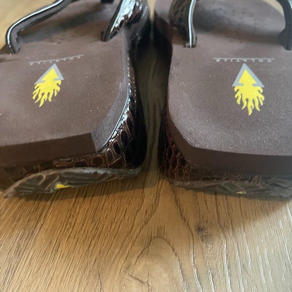Volatile Textured Flip Flops Platform Sandals Slip-On Wedge Brown Size 8 - Picture 7 of 7